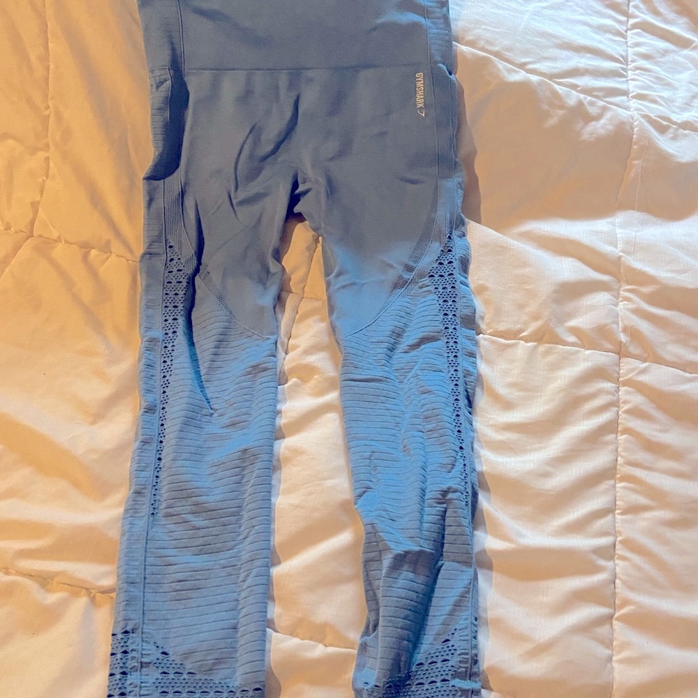 Gym shark leggings